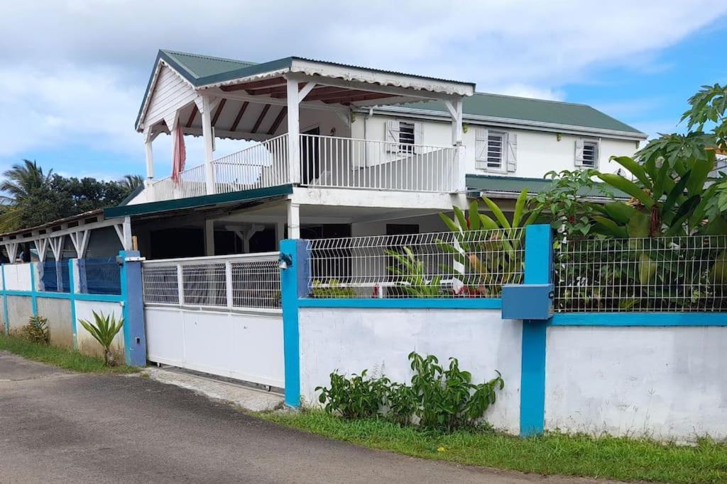 La Petite Maison, Spacieuse, Avec Jardin / Parking Sainte-Rose Exteriör bild