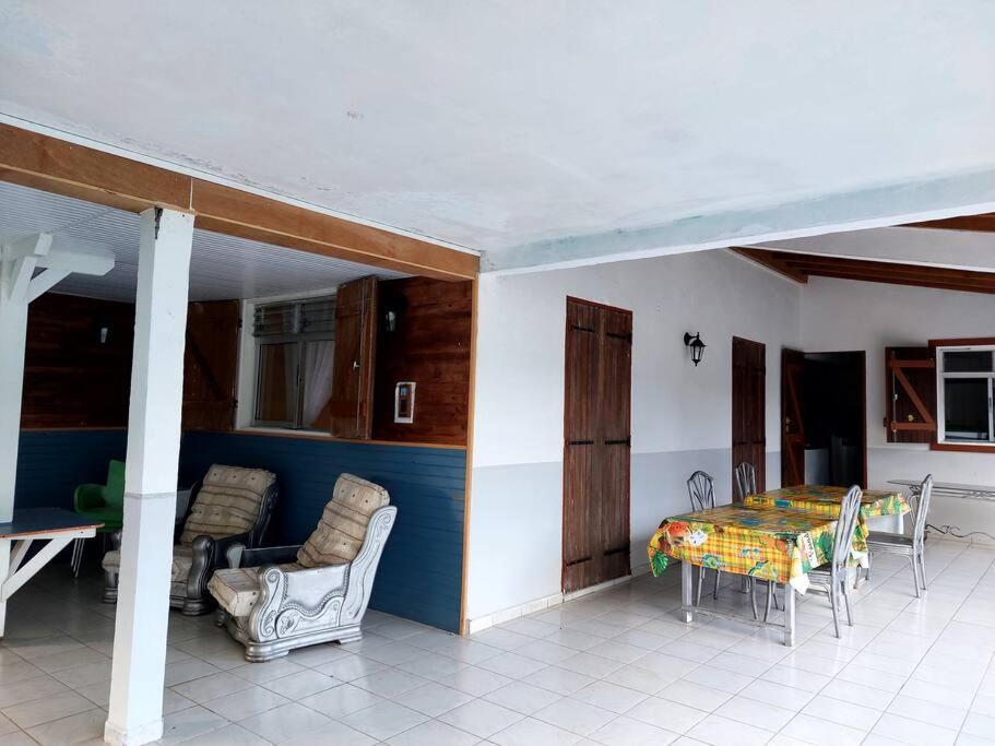 La Petite Maison, Spacieuse, Avec Jardin / Parking Sainte-Rose Exteriör bild