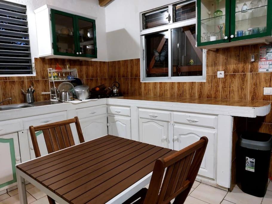 La Petite Maison, Spacieuse, Avec Jardin / Parking Sainte-Rose Exteriör bild